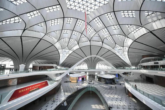 这是2019年9月4日拍摄的北京大兴国际机场航站楼内部,这里可以让