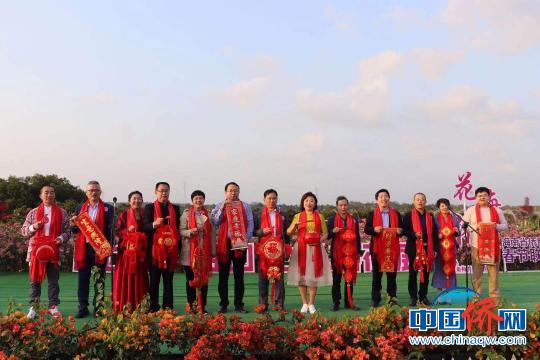中国侨网“花海侨情——侨胞侨企春节联谊晚会”现场。　符传柏　摄