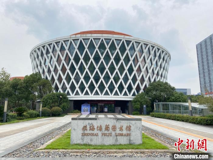 镇海培菊图书馆 李典 摄 镇海培菊图书馆 李典 摄