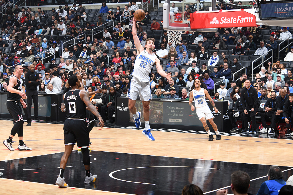 Magic rally to end Clippers' winning streak