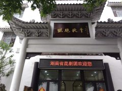 山窝里飞出的金凤凰——