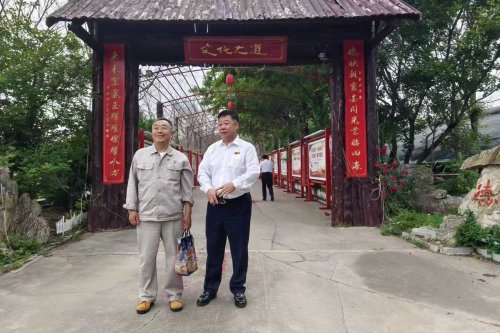 自建红色展馆传薪