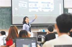 留韩学子沙画鼓劲