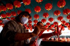 东亚民众疫情下迎