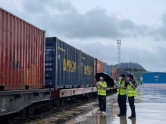 <strong>首列“西安—河内</strong>