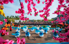 沂河承古韵，桃花