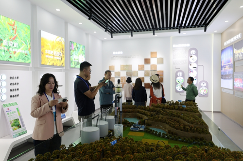 科技重塑田园：中国现代农业示范园探